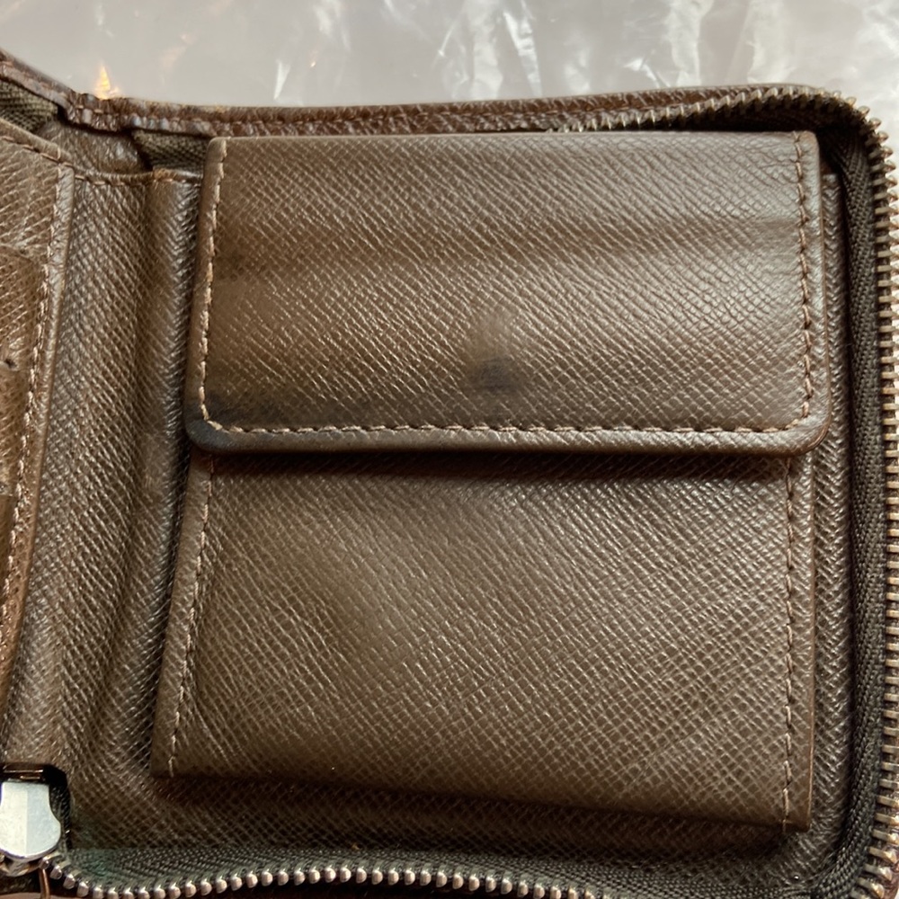 - Louis Vuitton taiga zippy wallet - Picture 11 of 15